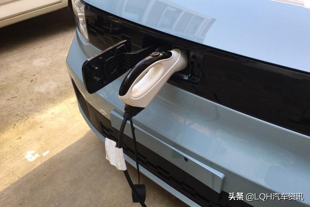 手握3万提宏光MINI，2门4座遮风挡雨，改装后像“大玩具”