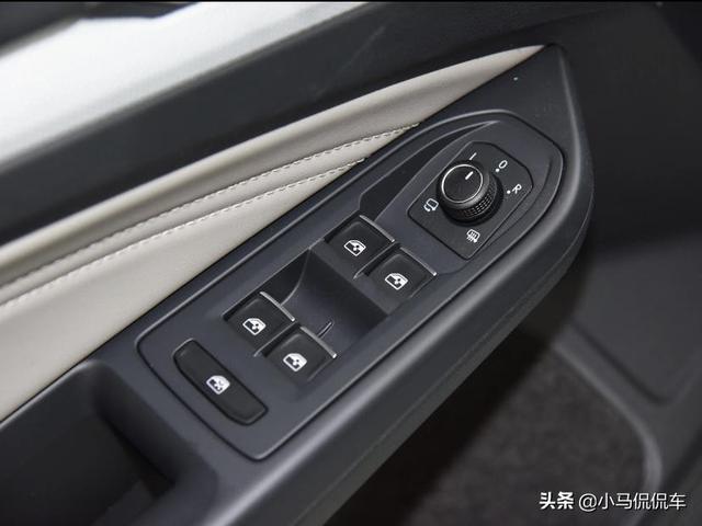 入手两厢思域，感觉性价比挺高。试驾8代高尔夫后才知道天外有天