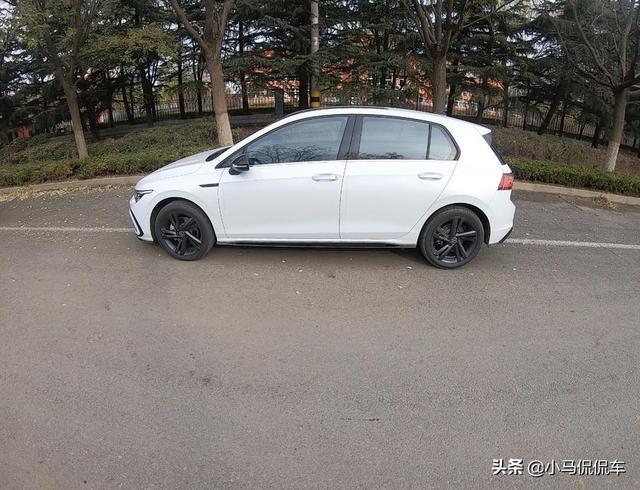 入手两厢思域，感觉性价比挺高。试驾8代高尔夫后才知道天外有天