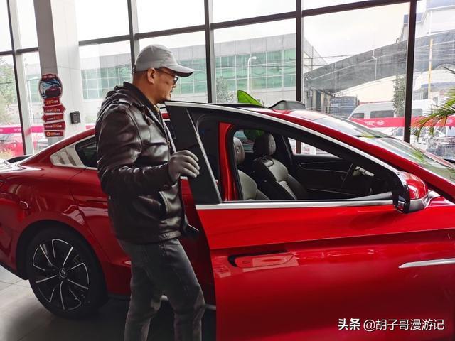 胡子哥比亚迪汉提车记