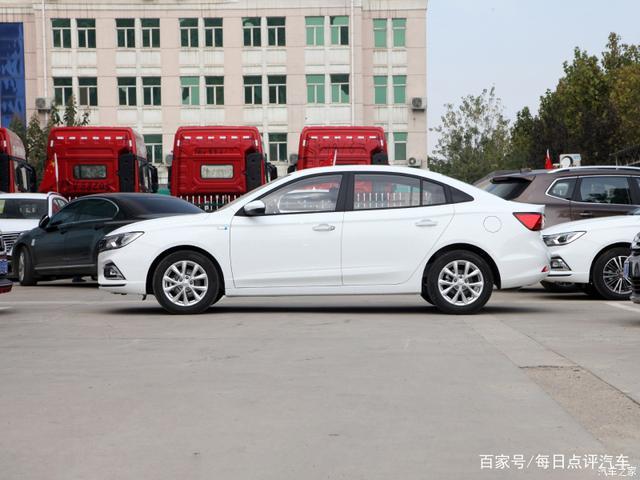 速腾的对手-荣威i5值得买吗？8600公里后，车主反馈小毛病