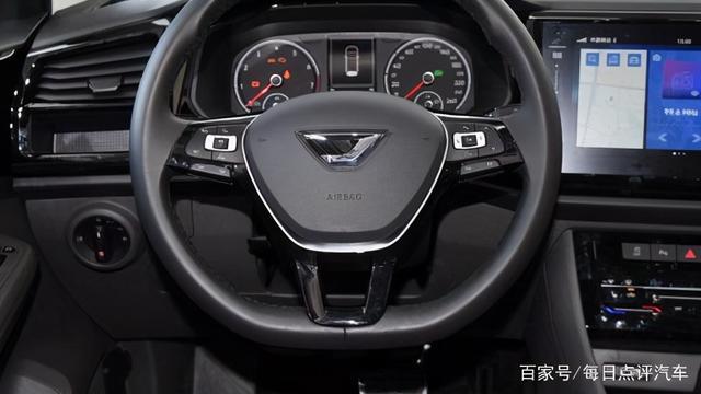 捷达VS7的塑料感很强吗？买它花了133812元贵吗？