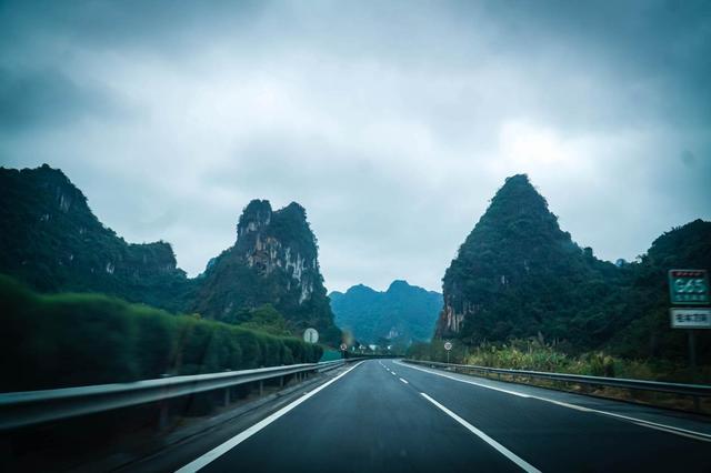 纯电轿跑比亚迪汉行2千公里深圳回云南，看高速续航到底是多少