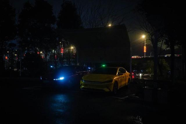 纯电轿跑比亚迪汉行2千公里深圳回云南，看高速续航到底是多少