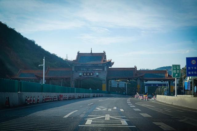 纯电轿跑比亚迪汉行2千公里深圳回云南，看高速续航到底是多少