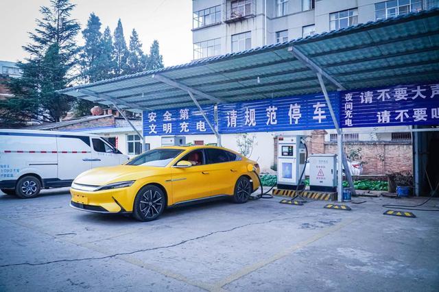 纯电轿跑比亚迪汉行2千公里深圳回云南，看高速续航到底是多少