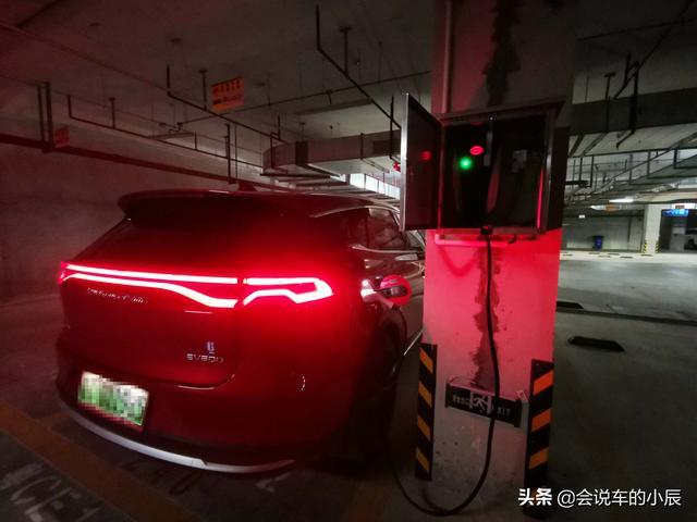 最近用车感受分享家庭买车选择唐DM还是唐EV