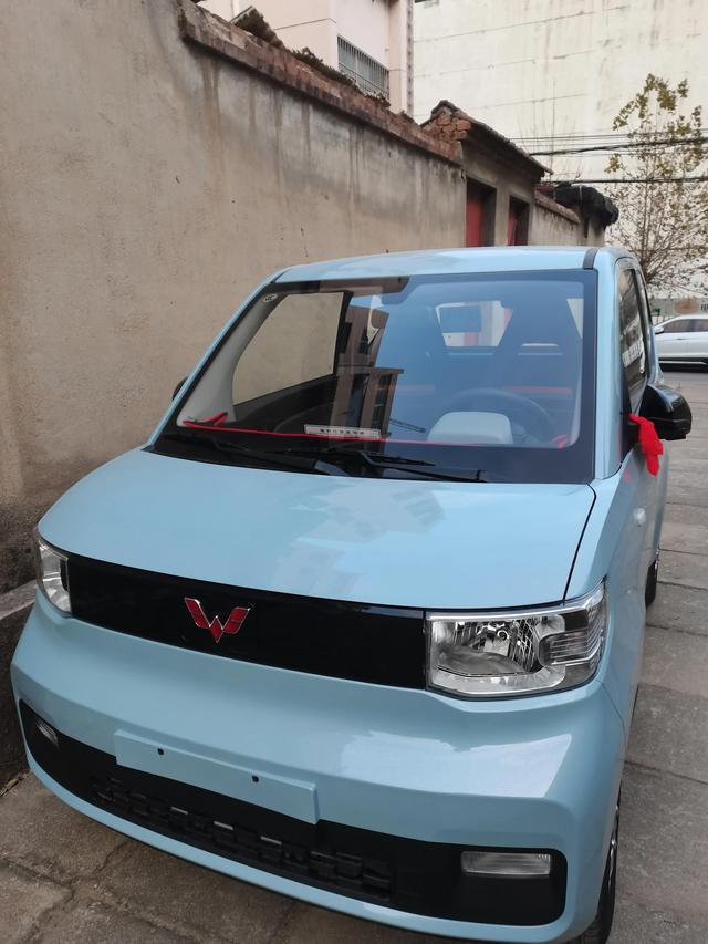 提了一辆五菱miniev