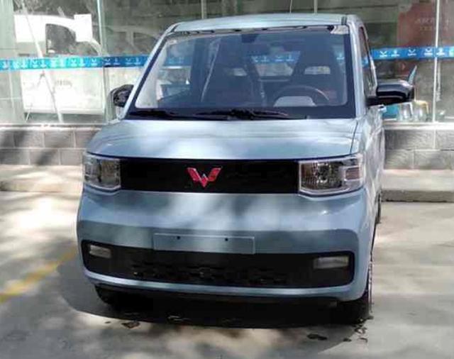 3万多提宏光MINI EV，外观时尚可爱，车身小巧灵活好开