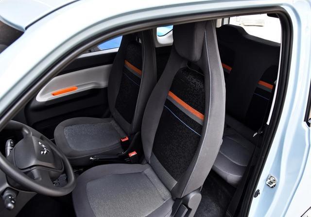 3万多提宏光MINI EV，外观时尚可爱，车身小巧灵活好开