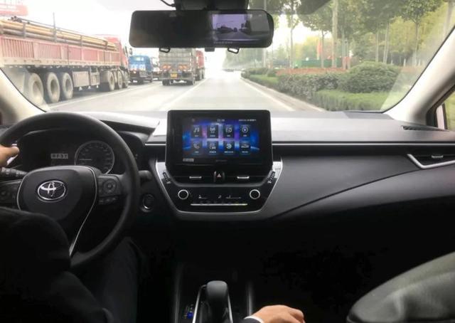 喜提丰田卡罗拉1.2T豪华版，油耗低配置高，车主分享用车感受