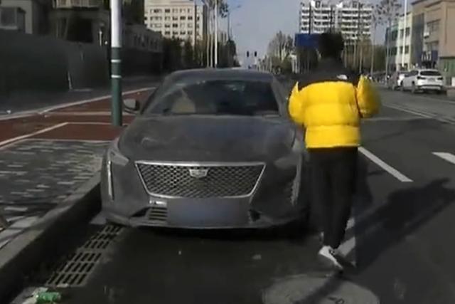 和朋友买同款车，车主仔细一比发现不对劲，细问4S店一肚子气