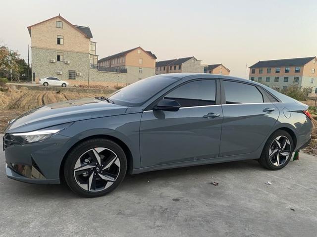 听朋友谈新款伊兰特的用车感受，最满意的是辅助驾驶功能