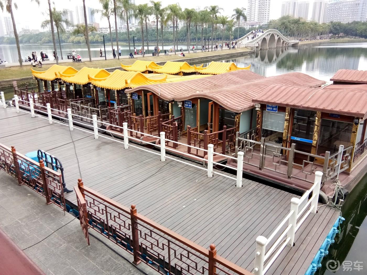 周末携手我的小情人一起游荡南湖公园
