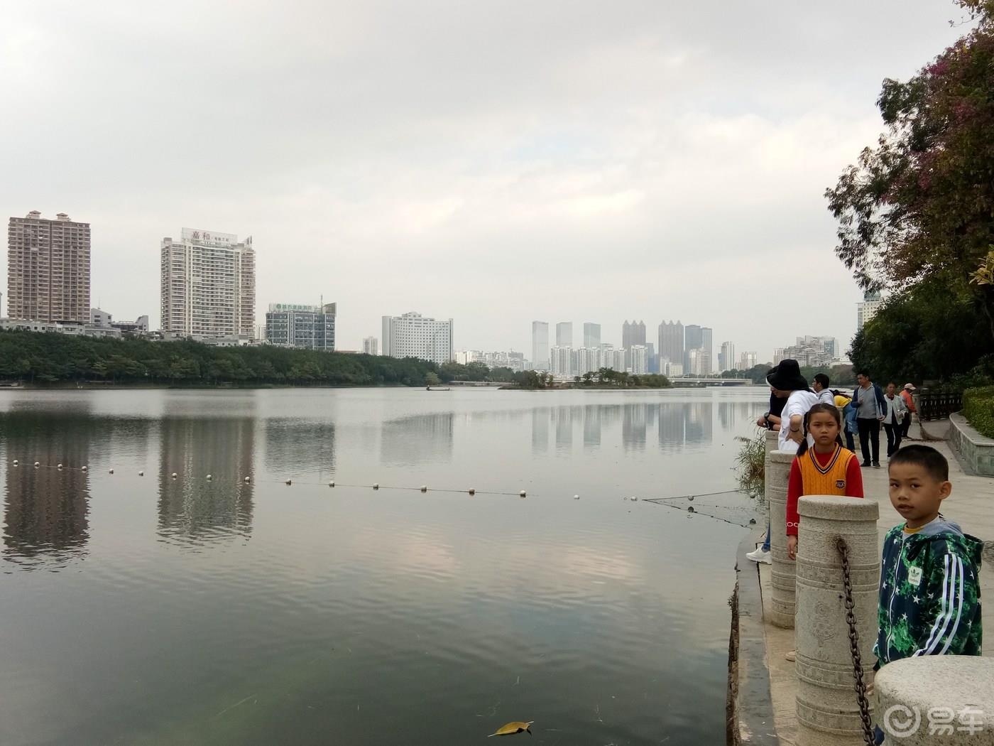 周末携手我的小情人一起游荡南湖公园