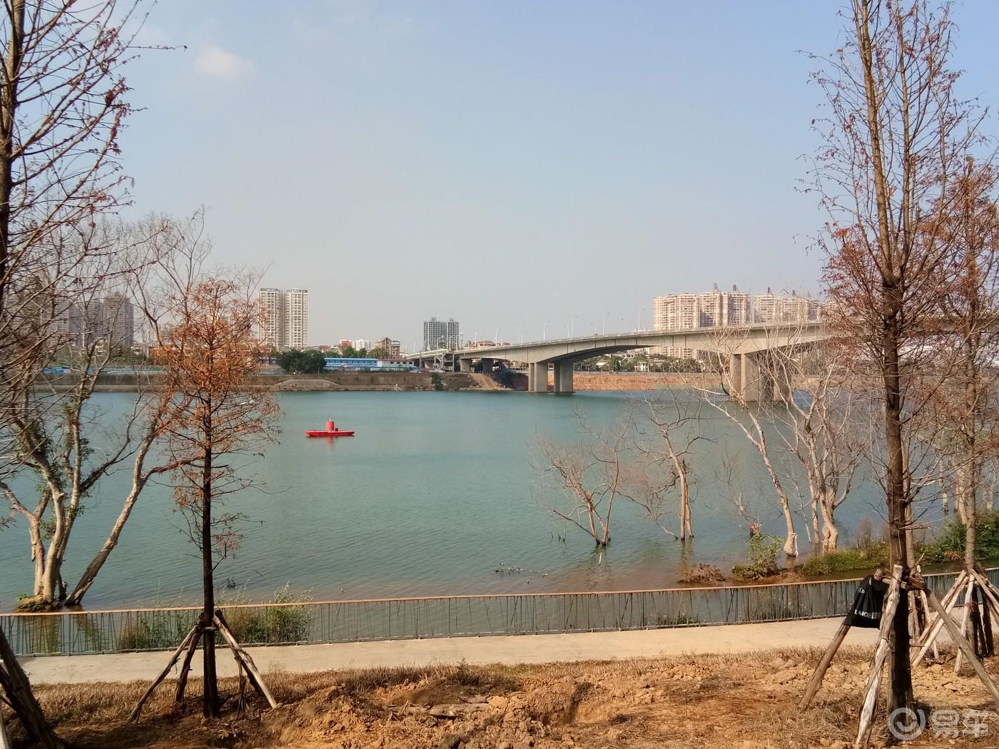 我与小情人约会邕江五象南岸滨江公园去放松一下