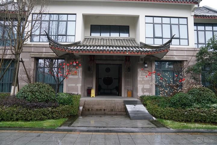 #乐驾新春#“大年初一、天上人间”安吉滑雪乐翻天。