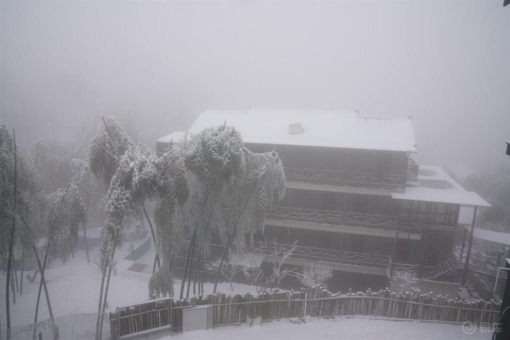 #乐驾新春#“大年初一、天上人间”安吉滑雪乐翻天。