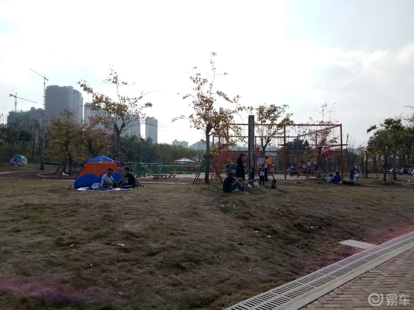 我与小情人约会邕江五象南岸滨江公园去放松一下