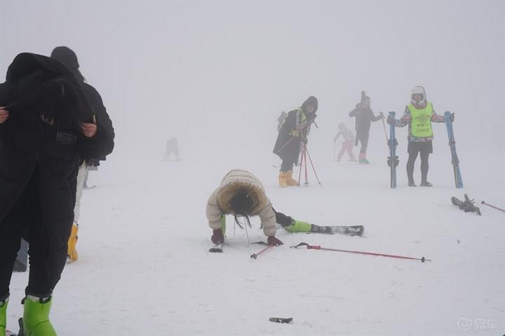 #乐驾新春#“大年初一、天上人间”安吉滑雪乐翻天。