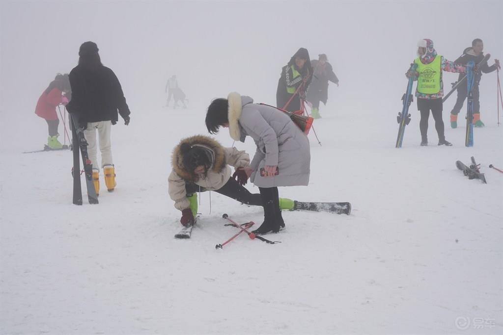 #乐驾新春#“大年初一、天上人间”安吉滑雪乐翻天。