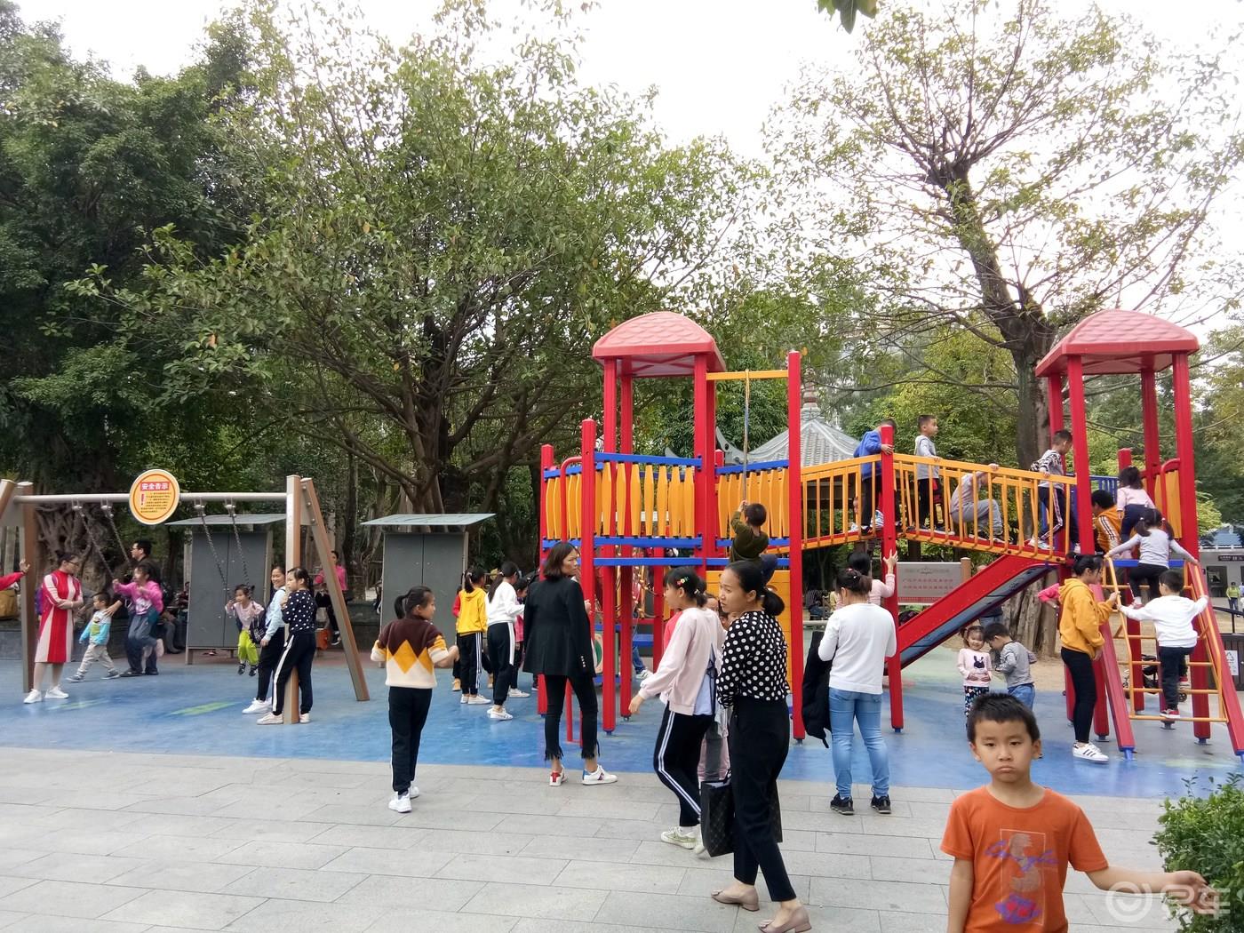 周末携手我的小情人一起游荡南湖公园