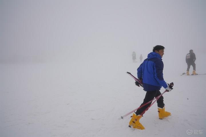#乐驾新春#“大年初一、天上人间”安吉滑雪乐翻天。