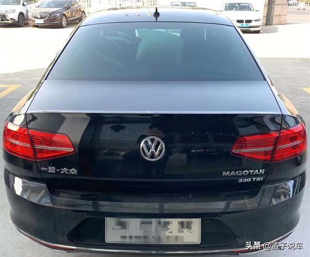 22万喜提大众迈腾，用车2000公里后，车主：沉稳大气的外观很喜欢