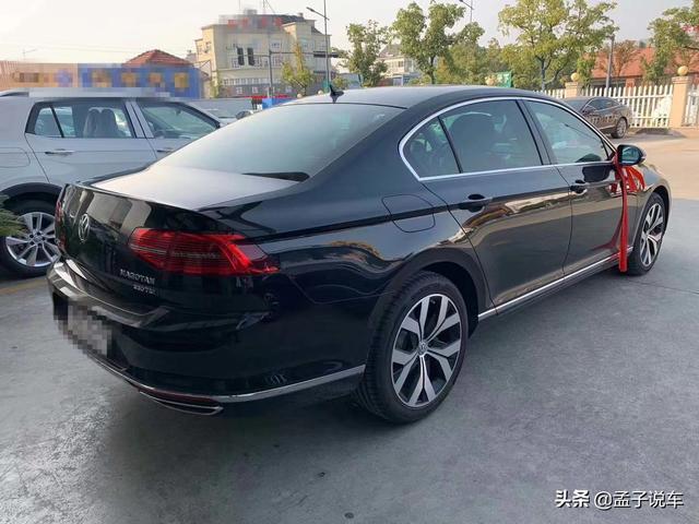 22万喜提大众迈腾，用车2000公里后，车主：沉稳大气的外观很喜欢