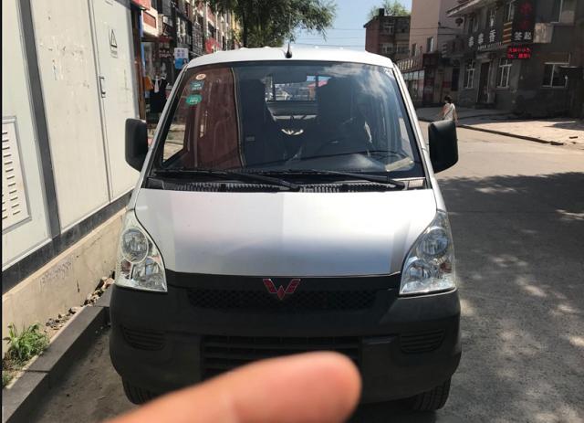 修车师傅劝我买的五菱荣光，才拉一吨货就“变形”，卸了才搞明白