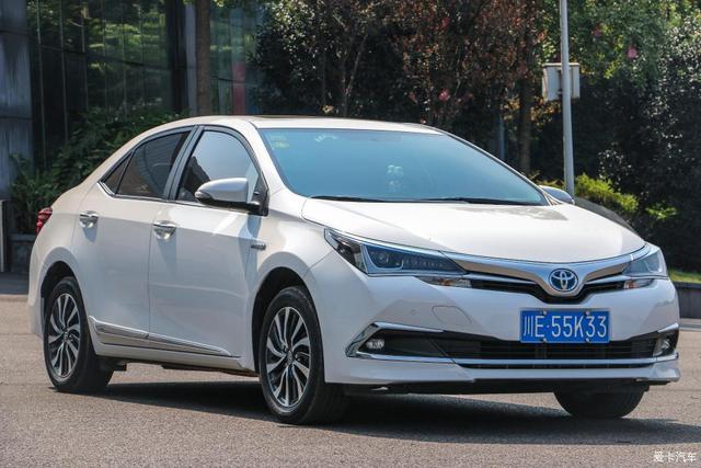 百公里油耗4.5L，卡罗拉双擎提车10个月分享，家用适合吗