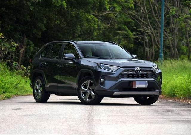 25.8万喜提丰田RAV4，2个月后再开本田CR-V，车主：差距一目了然