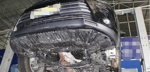 沃尔沃XC60和丰田汉兰达怎么选？拆开底盘，车主：想把车换了
