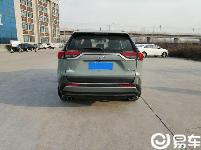 RAV4车主：后备箱空间大到无极限，一家人出行拿多少东西都行