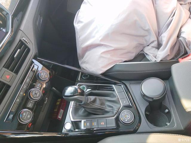 本来想买2.0T冠道，却提了探岳R LINE版，2.0T油耗才8个