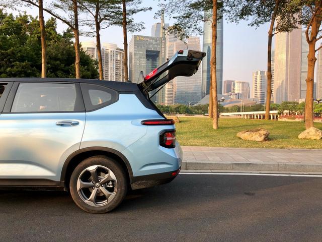 ​8万可入手六座，油耗6.7L，这家用车是年度十佳，捷途X70不如它