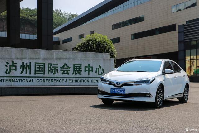 百公里油耗4.5L，卡罗拉双擎提车10个月分享，家用适合吗
