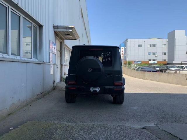 新款奔驰G63 AMG提车，比宾利添越更有牌面，车主：办齐350万！