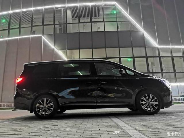 二胎奶爸提车GM8，开了18000公里，车主：比GL8性价比高