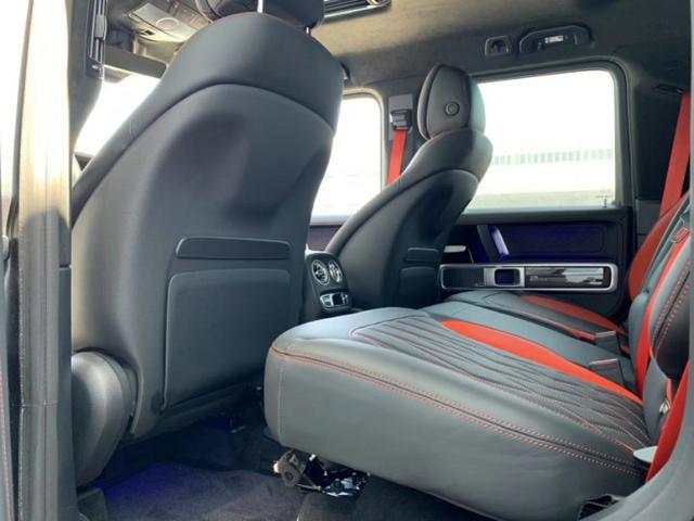 新款奔驰G63 AMG提车，比宾利添越更有牌面，车主：办齐350万！