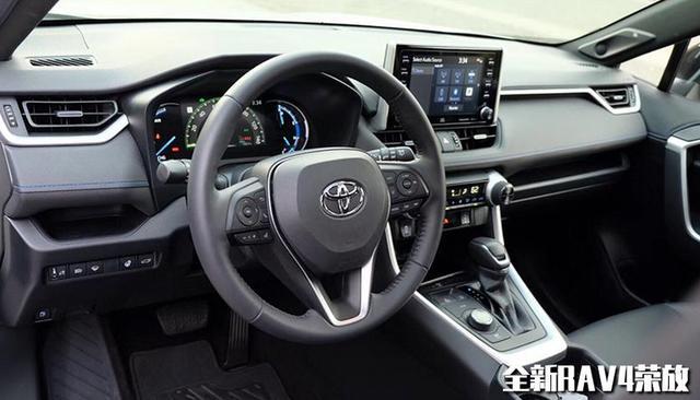 25.8万喜提丰田RAV4，2个月后再开本田CR-V，车主：差距一目了然