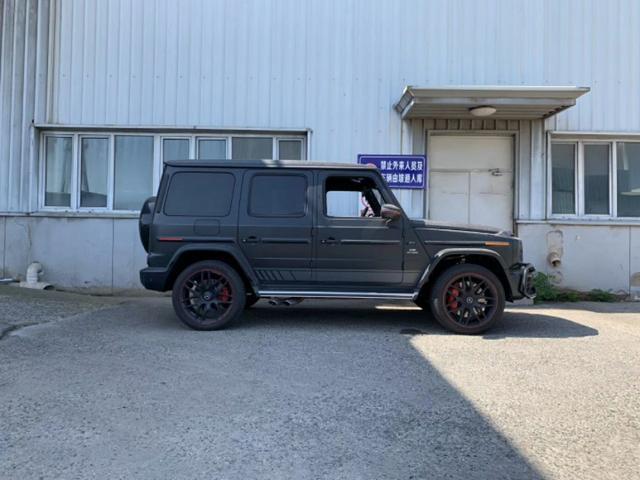 新款奔驰G63 AMG提车，比宾利添越更有牌面，车主：办齐350万！