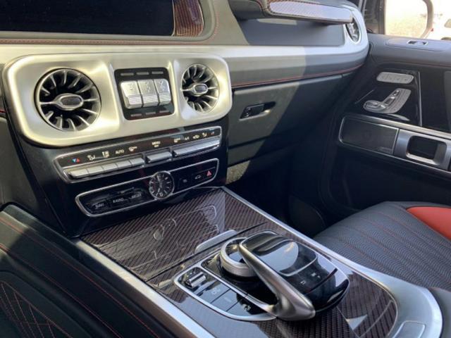 新款奔驰G63 AMG提车，比宾利添越更有牌面，车主：办齐350万！