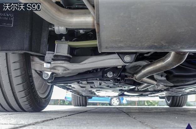 32.2万提沃尔沃S90，2个月后再开雷克萨斯ES300h，车主：差距明显