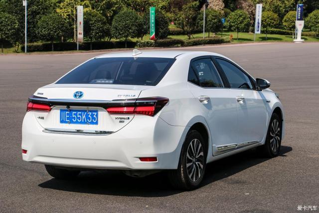 百公里油耗4.5L，卡罗拉双擎提车10个月分享，家用适合吗