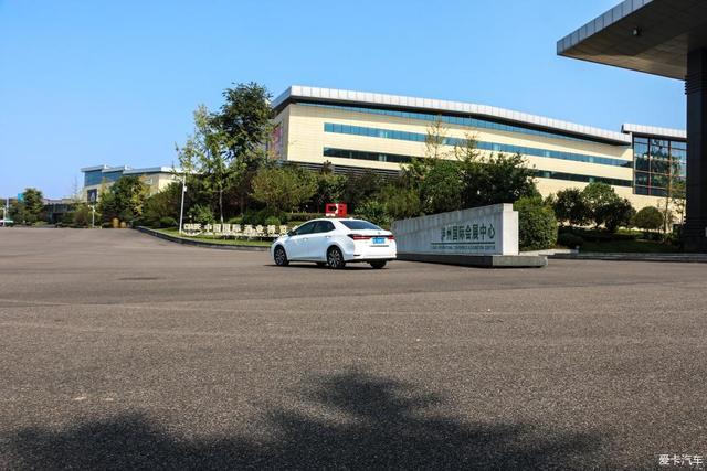 百公里油耗4.5L，卡罗拉双擎提车10个月分享，家用适合吗