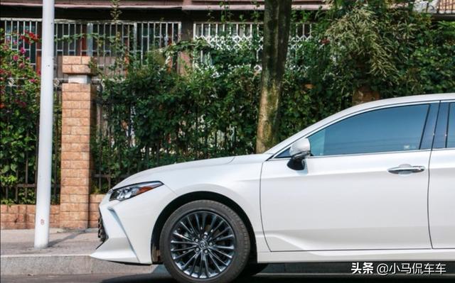 奔着性价比喜提亚洲龙，如今车主却说一分钱一分货，听听何出此言