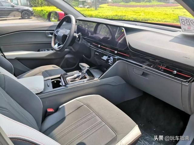 10多万买了辆国产“轿跑”，朋友们坐进去都说档次高