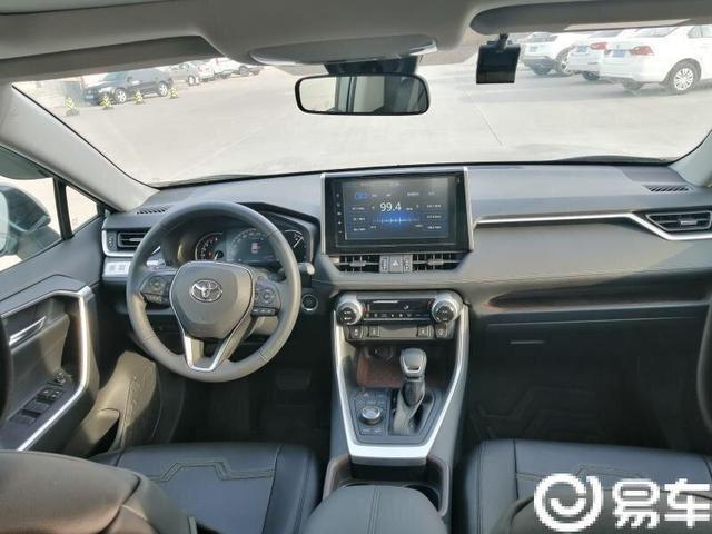 RAV4车主：后备箱空间大到无极限，一家人出行拿多少东西都行