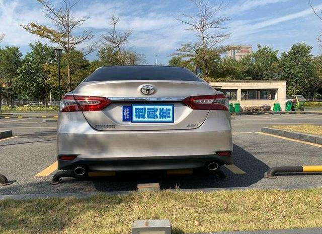 凯美瑞用车作业分享：变速箱很给力，换挡时没顿挫感，提速很平顺